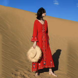 红色沙漠迪拜旅游穿搭拍照长裙沙滩裙女海边度假异域民族风连衣裙