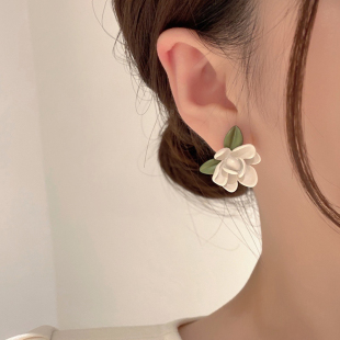 不对称花朵耳环小众设计感高级耳钉2023年新款 潮轻奢气质耳饰 夏季