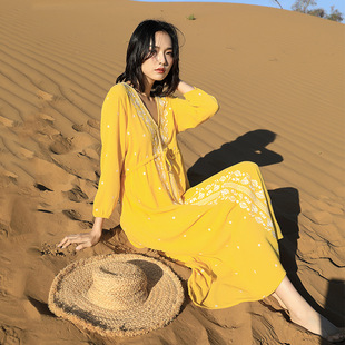 波西米亚黄色沙滩裙女夏季 海边度假超仙 云南民族风刺绣连衣裙长款