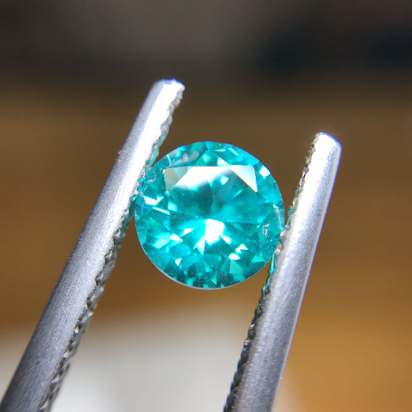 人造钇铝榴石YAG 霓虹电光蓝仿帕拉伊巴D01C 可做宝石标本和首