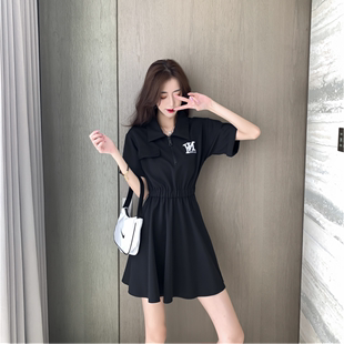 2024夏装 新款 时髦洋气韩版 休闲运动小黑裙女polo领收腰显瘦连衣裙