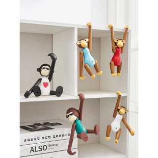 创意吊脚小猴子书桌书架摆设男孩房间儿童房卧室装 饰品办公室摆件