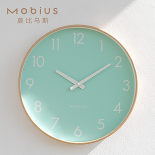 莫比乌斯绿实木静音挂钟表家用客厅时钟简约墙钟高级感小清新挂表