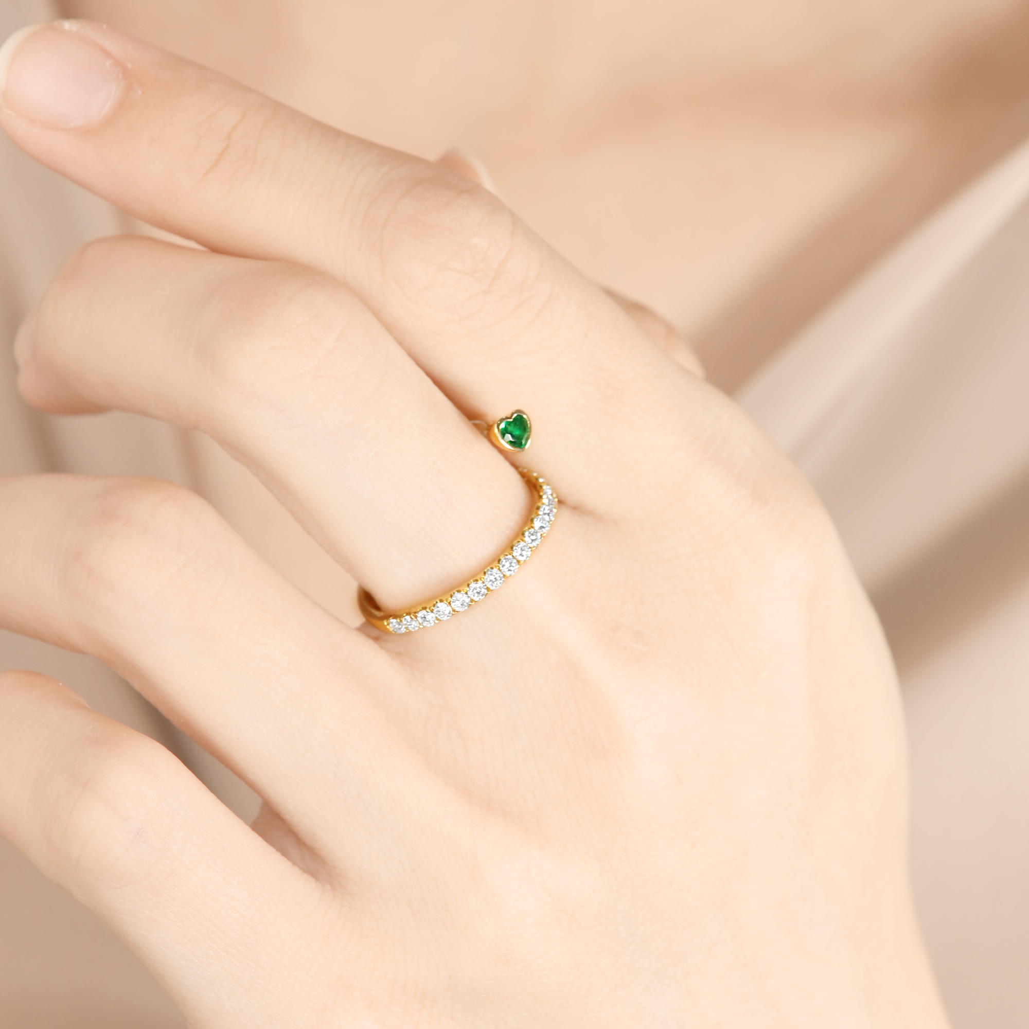 DeChuang18K金祖母绿戒指浪漫心形灵动指尖可爱设计师款 潮流珠宝