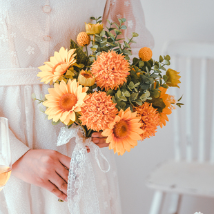 森系新娘结婚领证登记向日葵手捧花拍照道具仿真花假花尤加利花束