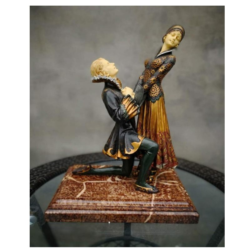 绅士单腿跪地求婚 艺术人物树脂彩绘摆件 威罗尼欧式 工艺品