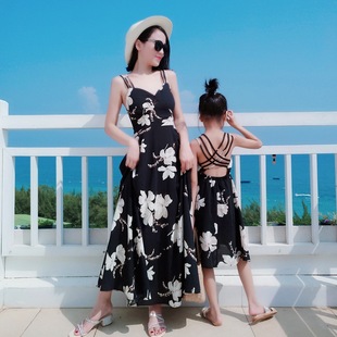夏装 2022新款 亲子装 中长款 印花露背吊带连衣裙沙滩裙度假 韩版