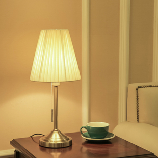 客厅现代简约欧式 家用温馨创意遥控床头 新台灯卧室床头灯北欧美式