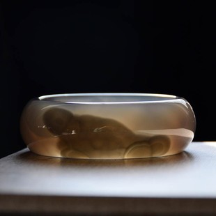 金蟾图案 天然奇石烟紫玉髓手镯宽玛瑙玉镯子57.5毫米 自然形态
