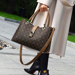 轻奢品牌气质斜跨包包女士时尚 软皮 英国设计师CherryKoko女包新款