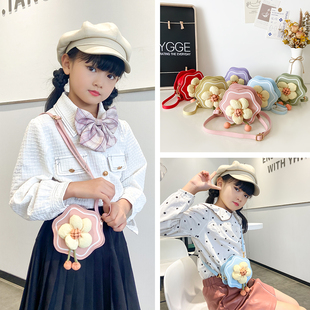 韩版 洋气小女孩可爱斜挎包时尚 新款 儿童小包包外出花朵配饰零钱包