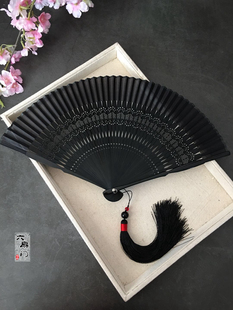 中国风全竹雕刻镂空扇子日式 纯色黑色扇子雕花古风便携男女跳舞扇