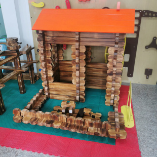 户外木质以上通用实心碳化积木巧匠童话小镇拼搭大型儿童构建玩具