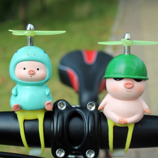 网红小猪电动车装 饰品自行手把挂件电瓶车载摆件摩托可爱带竹蜻蜓