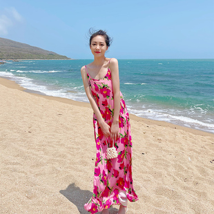 海南三亚拍照玫红碎花吊带沙滩裙2023新款 高端海边度假连衣裙超仙