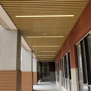 外墙包柱铝合金装 饰板天花铝方通吊顶铝型材长条办公室定制铝单板