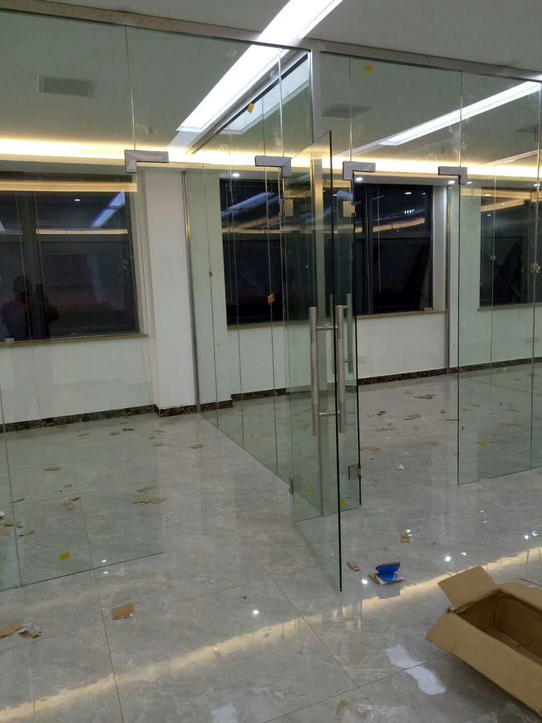 合肥定制钢化玻璃办公室隔断门面房地弹簧门定做肯德基门包安装