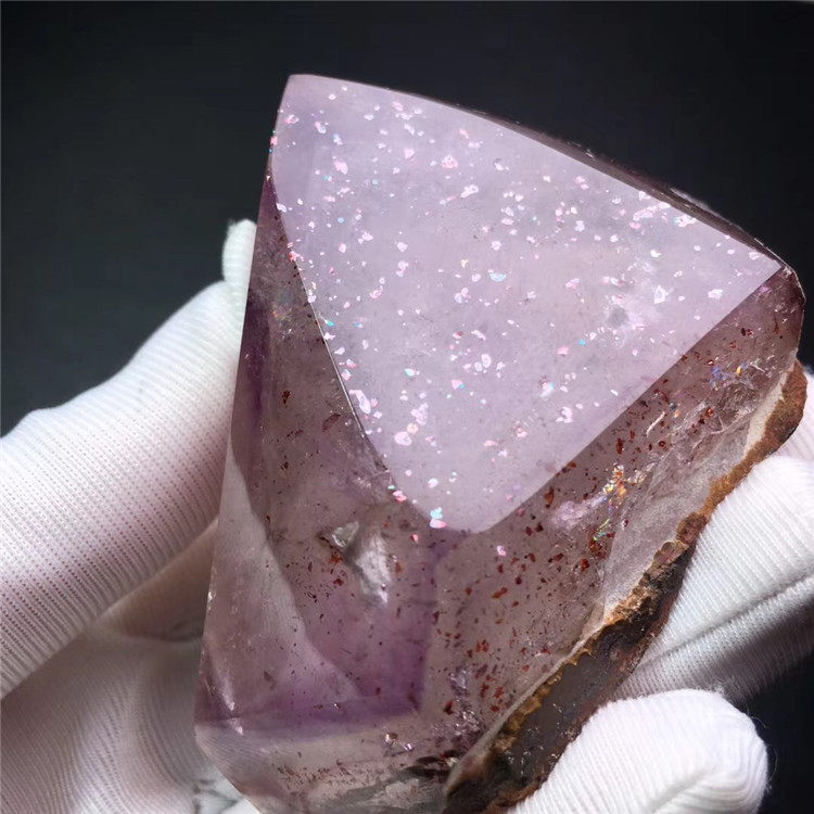 天然紫水晶七彩红云母包裹金字塔山随形景石手把玩摆件特惠