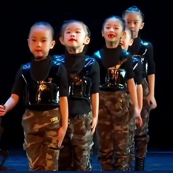 迷彩梦舞蹈演出服六一新款 小小兵娃娃表演服军旅团体套装 男女我