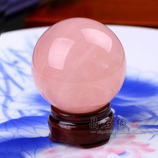 天然粉色水晶球摆件单身男女婚姻添彩装 饰原石打磨