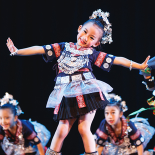 六一小荷风采小银匠少数民族服装 儿童苗族广西壮族舞蹈演出表演服