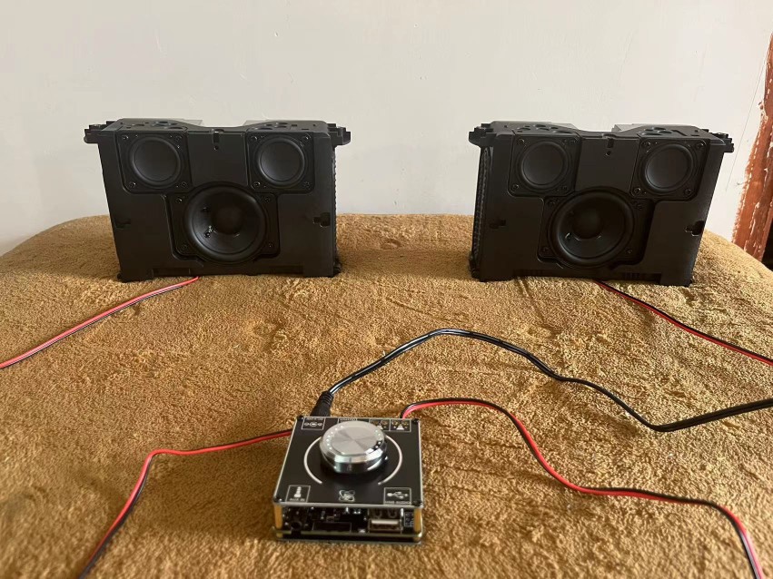 哈曼卡顿代工半铝无源音箱 一个音箱有三个喇叭和两个振膜组成