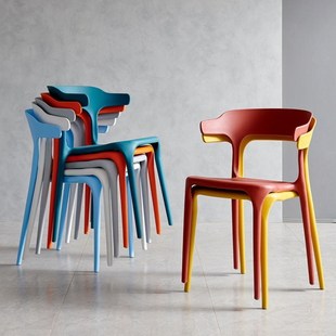 塑料椅子简约靠背凳子北欧餐椅家用大人网红餐桌简易胶加厚牛角椅