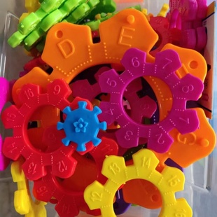幼儿园桌面积木数字字母形状雪花片桶装 塑料拼插积木儿童益智玩具