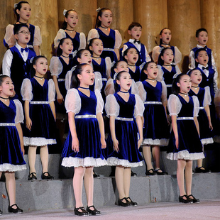男女童大合唱背带裤 儿童合唱服演出服中小学生合唱团诗歌朗诵服装