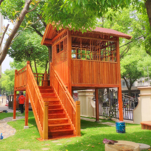 户外幼儿园小木屋庭院儿童游乐攀爬游戏房防腐木移动别墅景观树屋