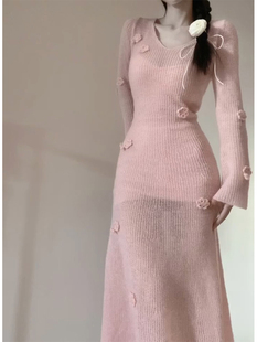 粉色毛衣针织连衣裙2024新款 秋冬高级感超好看小香风打底内搭长裙