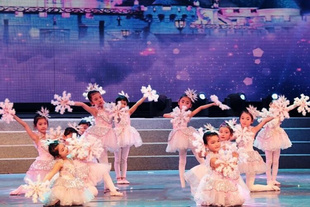 六一新款 儿童舞蹈演出服幼儿公主蓬蓬裙女童表演蓝色亮片雪花裙