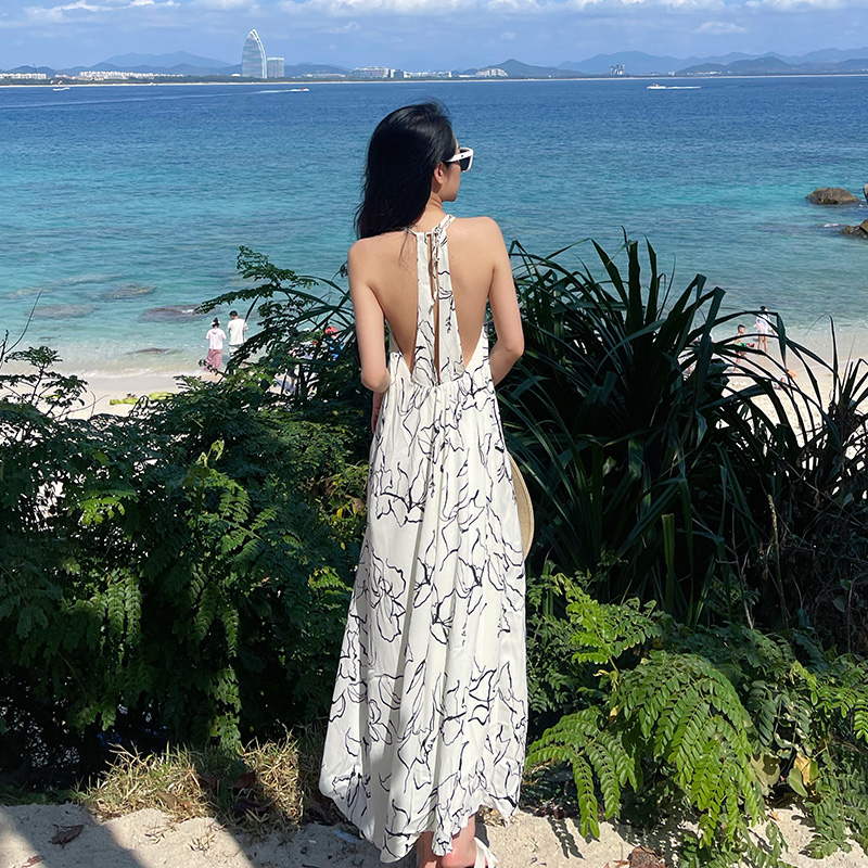 泰国三亚穿搭拍照沙滩裙2024新款 高端挂脖雪纺海边度假连衣裙超仙
