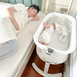 婴儿床拼接大床新生儿宝宝摇床多功能移动bb床小户型升降便携木床
