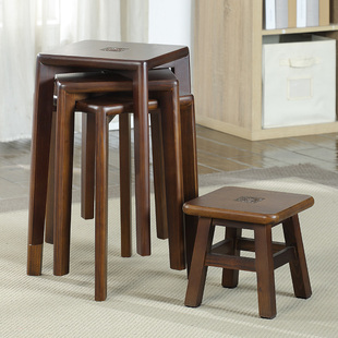 实木材质， 方凳可多叠放不占空间